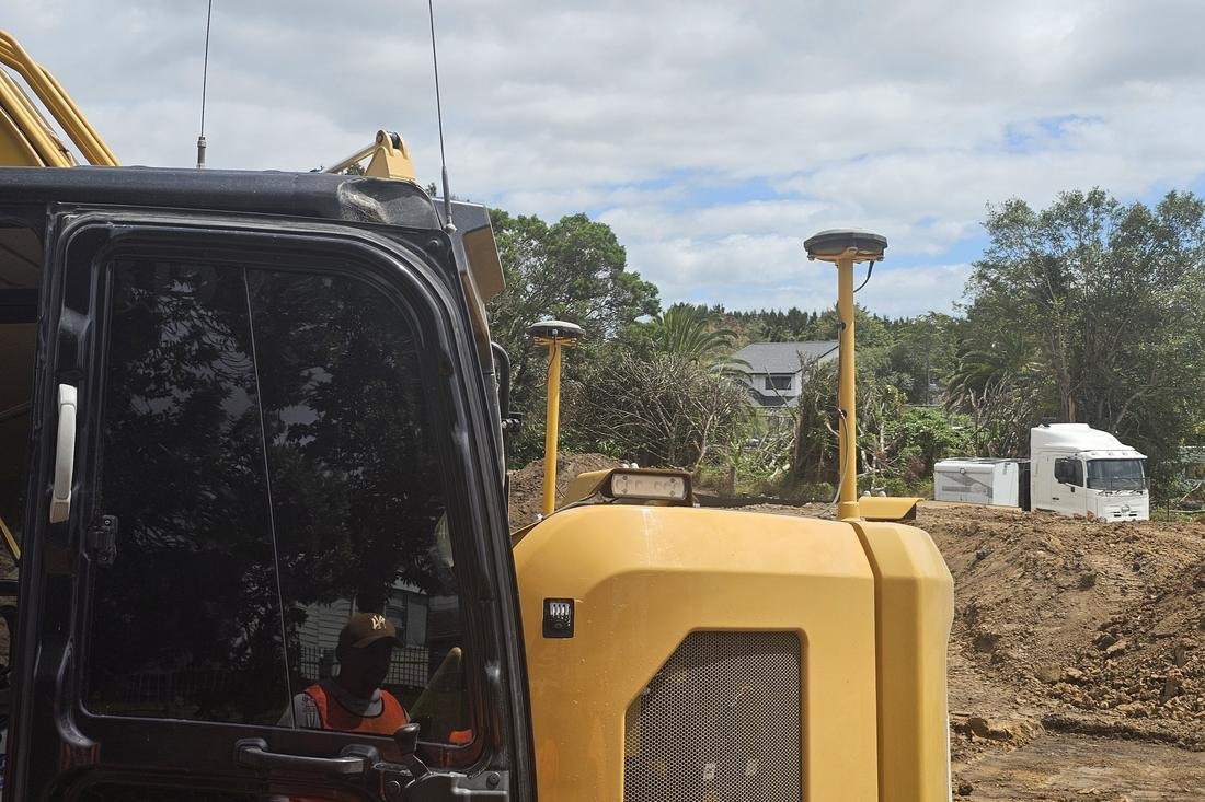 Excavator fitted with GNSS machine control